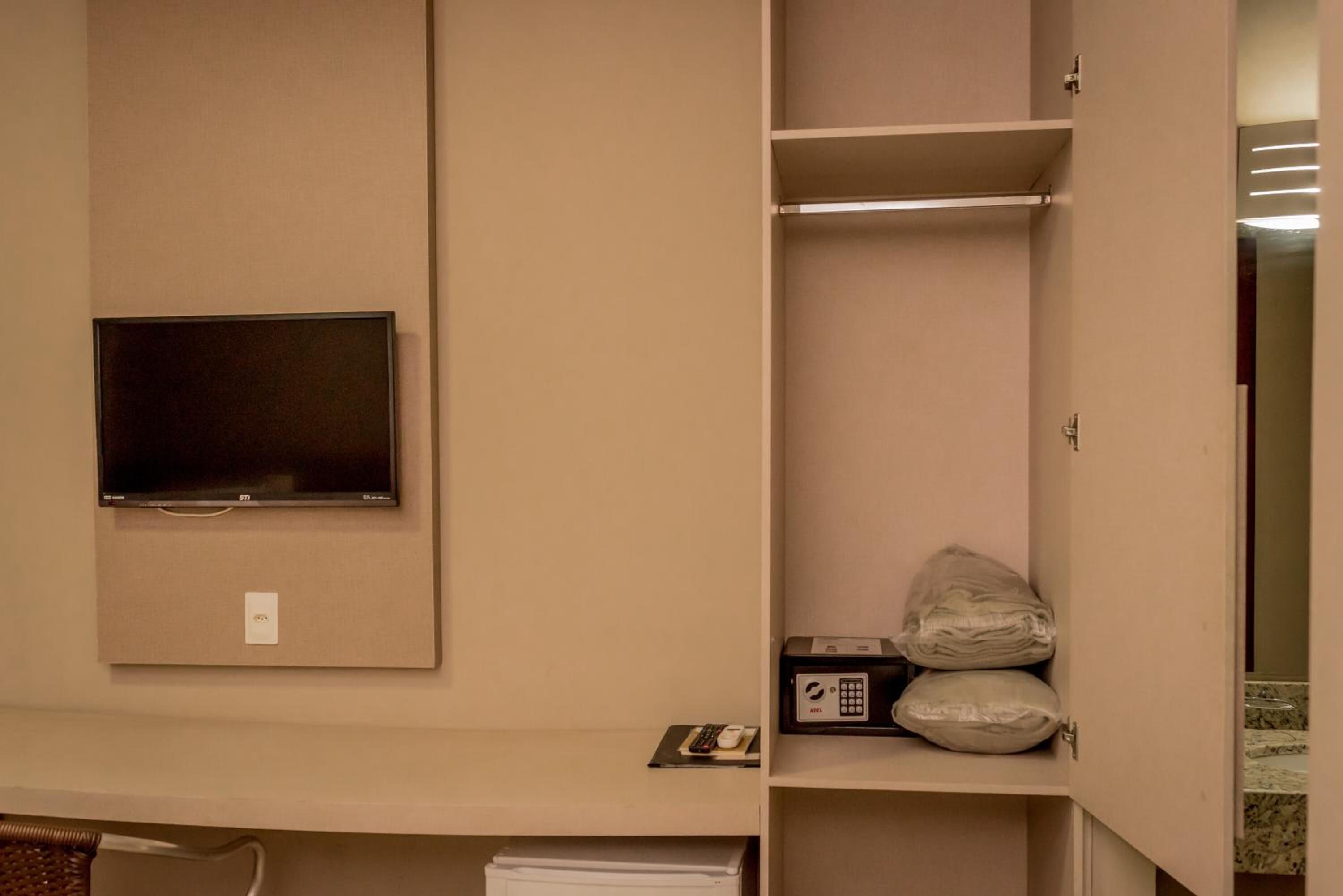 1 bedroom, minibar, in-room safe, desk