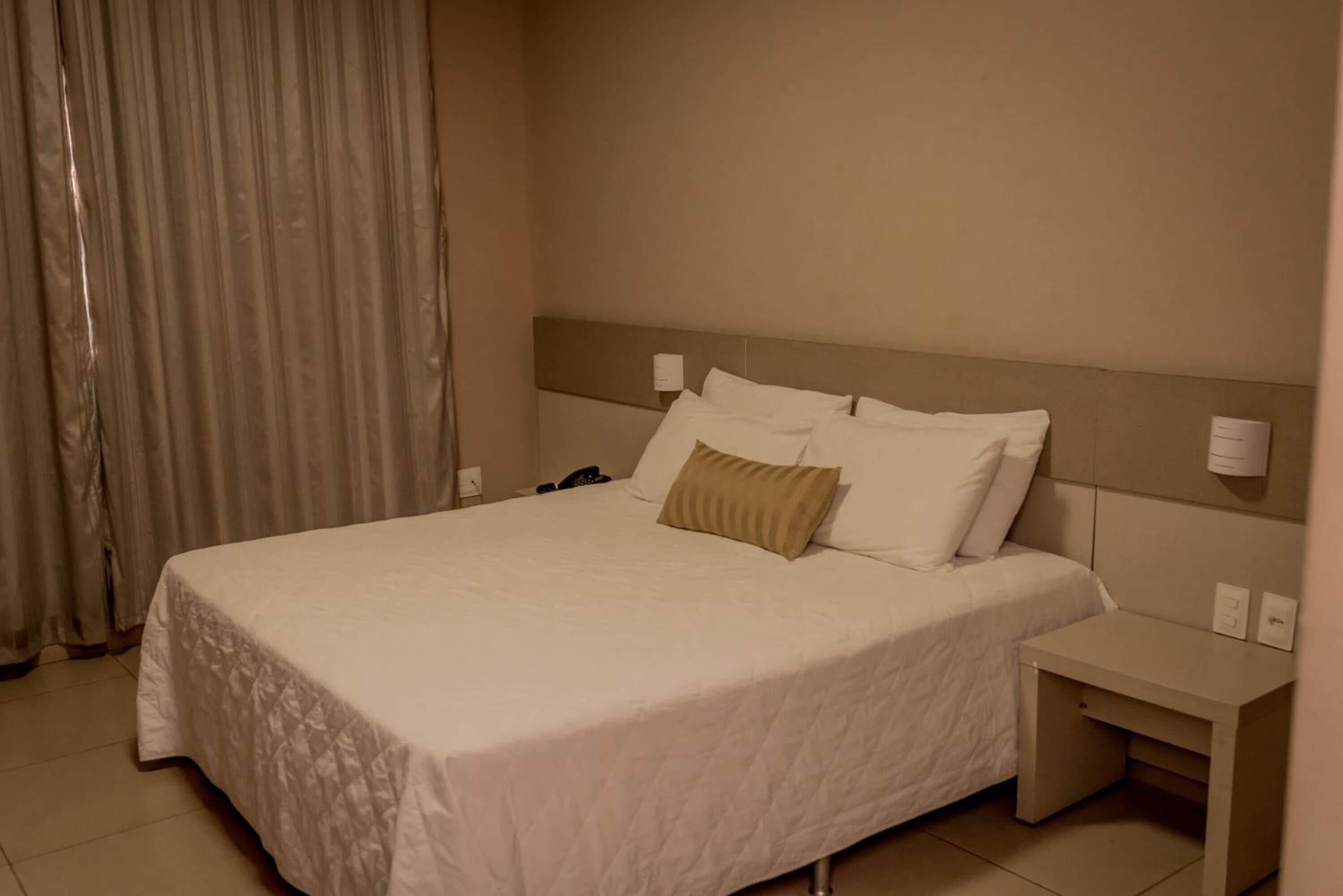 standard double room, 1 double bed, non smoking | 1 bedroom, minibar, in-room safe, desk