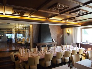 Breakfast, lunch and dinner served  - Hotel Sonnhof (Mutters)