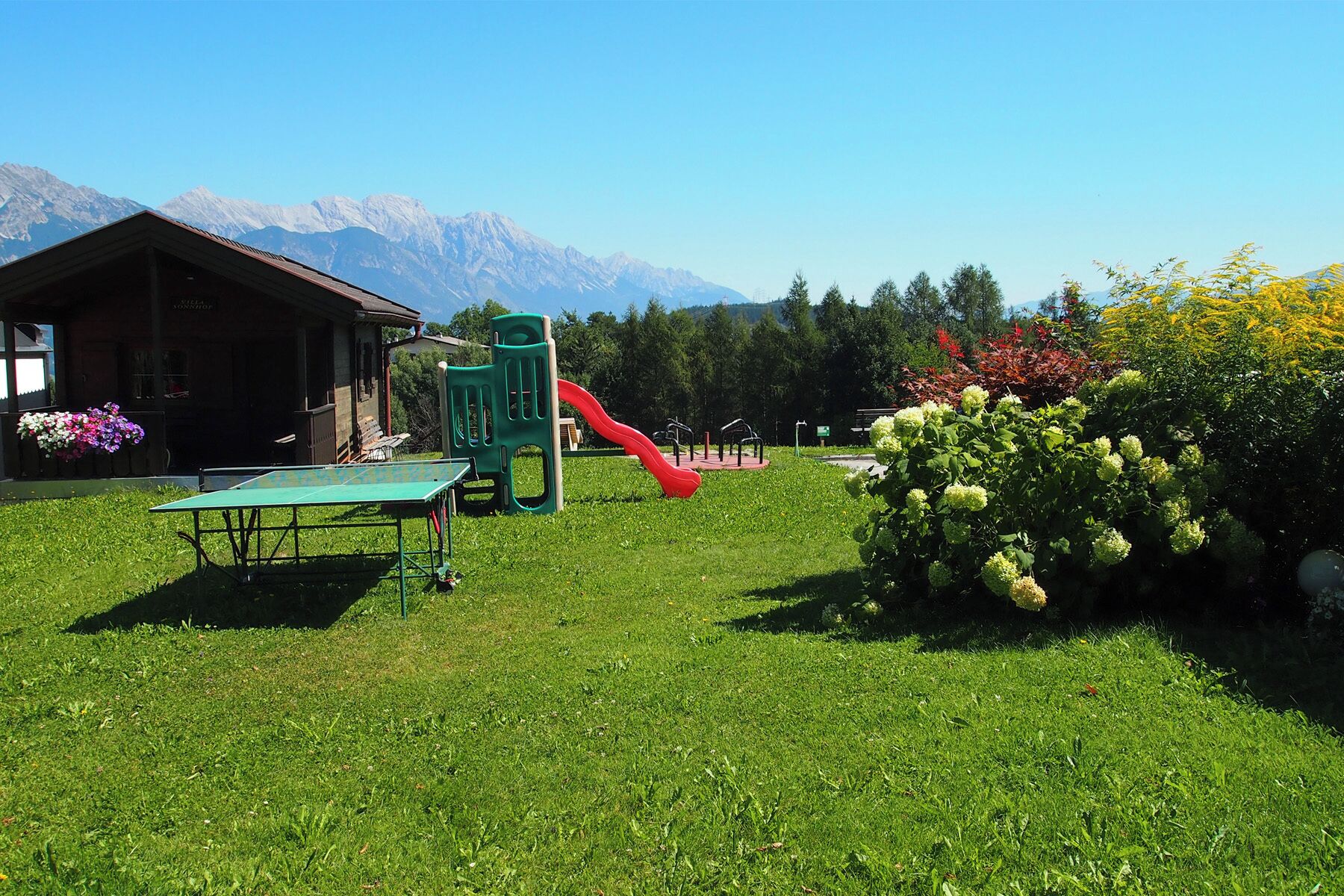 children’s play area – outdoor