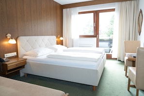 Hypo-allergenic bedding, in-room safe, cots/infant beds, rollaway beds