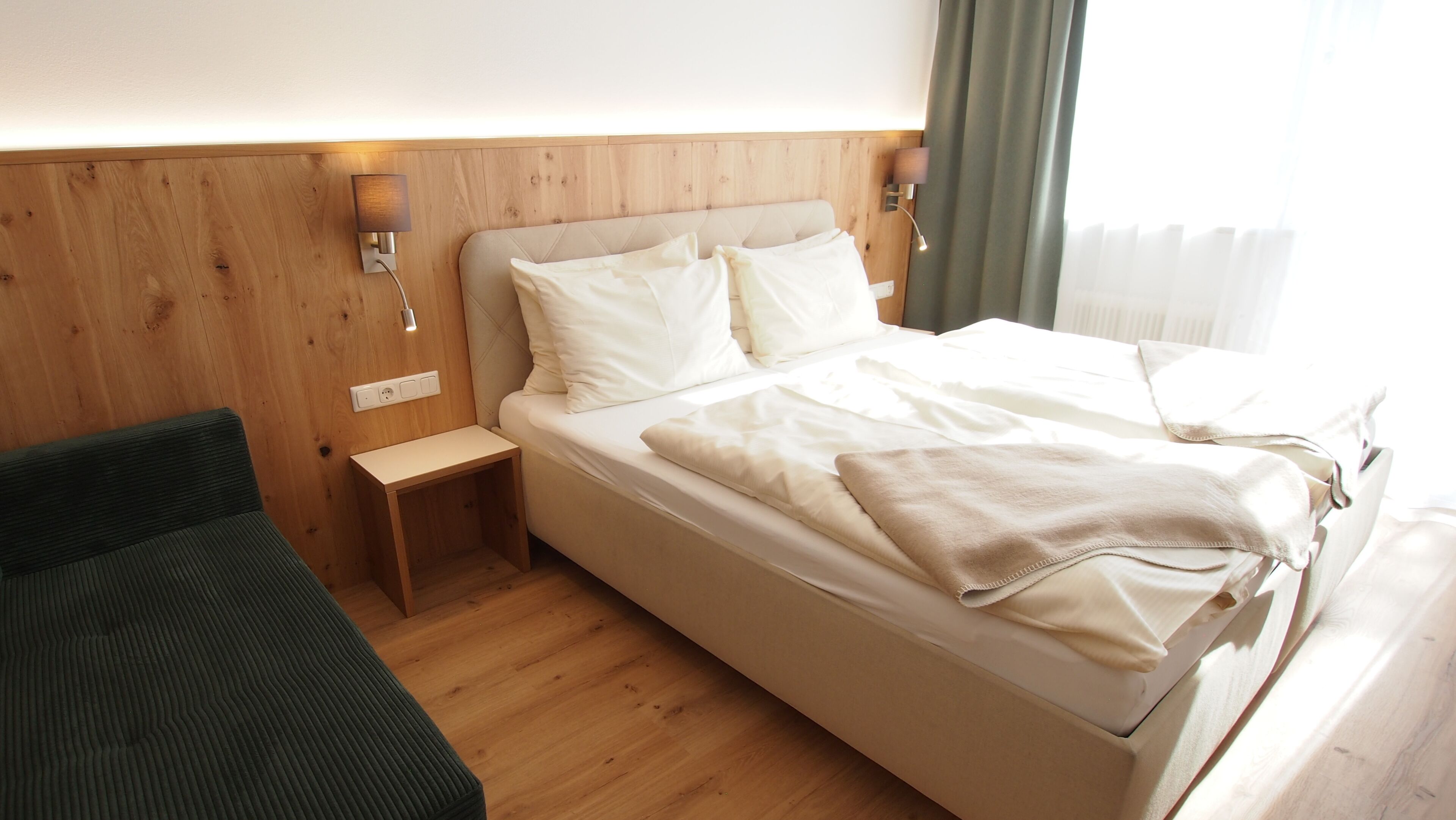 Comfort Double Room, Balcony | Hypo-allergenic bedding, in-room safe, cribs/infant beds, rollaway beds