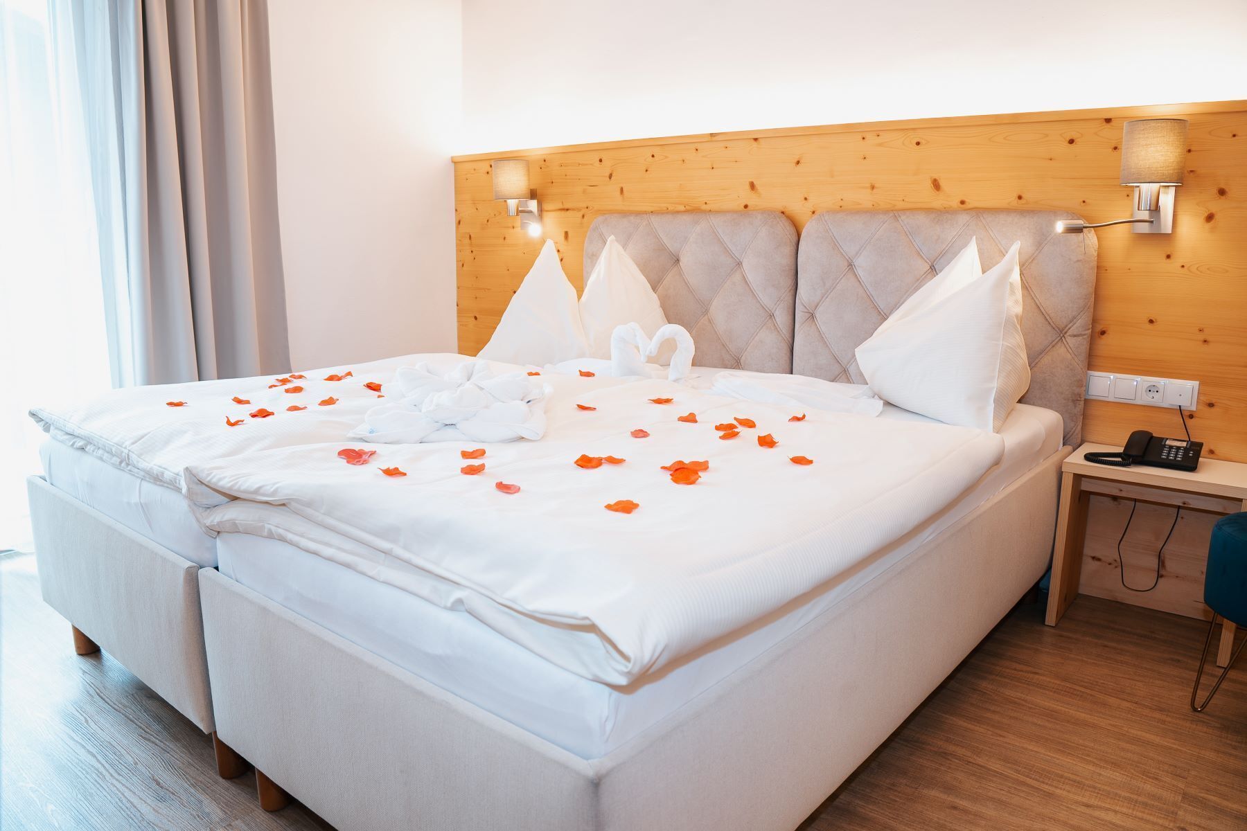 Doppelzimmer, Balkon | Allergikerbettwaren, Zimmersafe, Babybetten, Zustellbetten