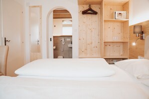 Double Room, Balcony | Hypo-allergenic bedding, in-room safe, cots/infant beds, rollaway beds - Hotel Sonnhof (Mutters)