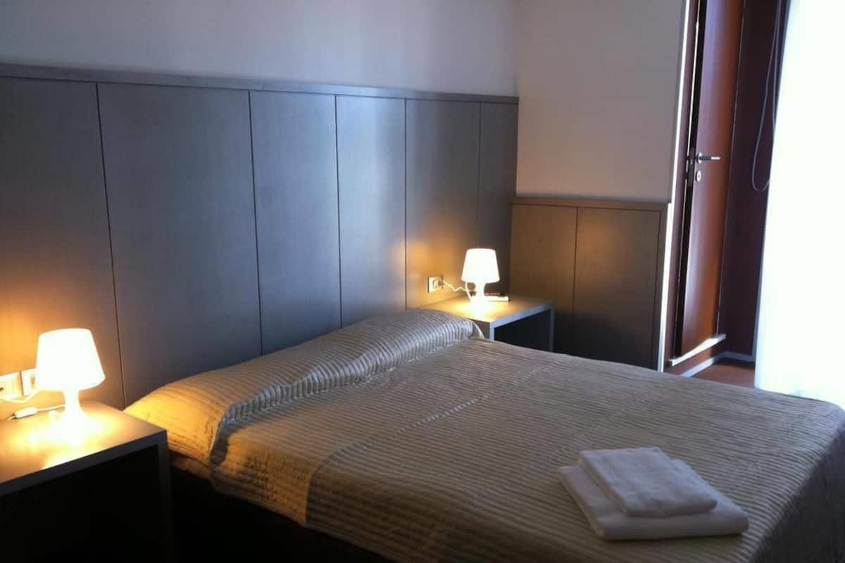 Minibar, in-room safe, cribs (surcharge), bed sheets