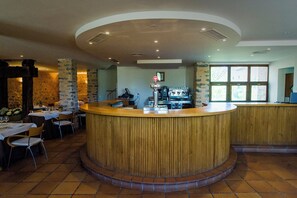 Bar (on property) - Ligueerre Resort (Abizanda)