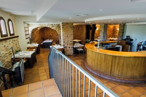 Bar (on property) - Ligueerre Resort (Abizanda)