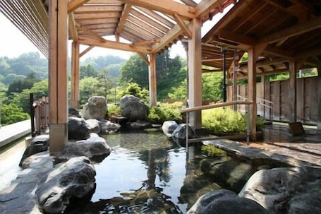 Spa. Yomogihira Onsen Izumiya