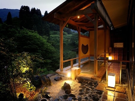 Spa. Yomogihira Onsen Izumiya