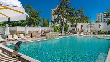 Indoor pool, 2 outdoor pools, sun loungers