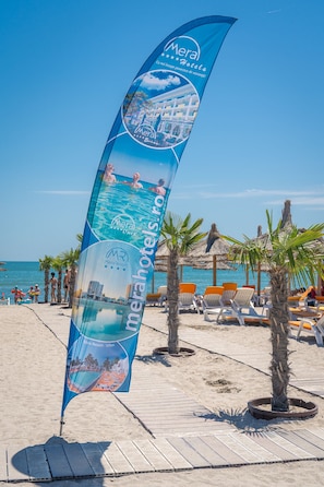 Private beach nearby - Mera Resort Venus (Venus)