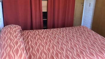 Cabin, 2 Bedrooms | Premium bedding, blackout curtains, free cots/infant beds, free WiFi