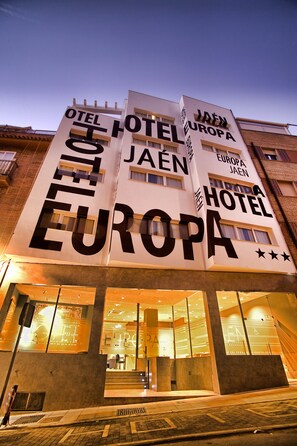 A hotel with large signage reading "HOTEL EUROPA" and "JAEN EUROPA HOTEL". - Hotel Europa (Jaén)
