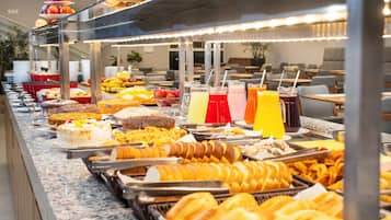 Free daily buffet breakfast
