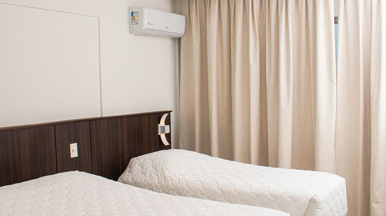 1 bedroom, desk, blackout curtains, soundproofing