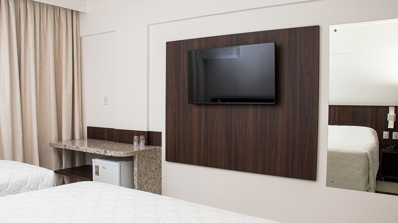 1 bedroom, desk, blackout curtains, soundproofing