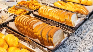 Free daily buffet breakfast