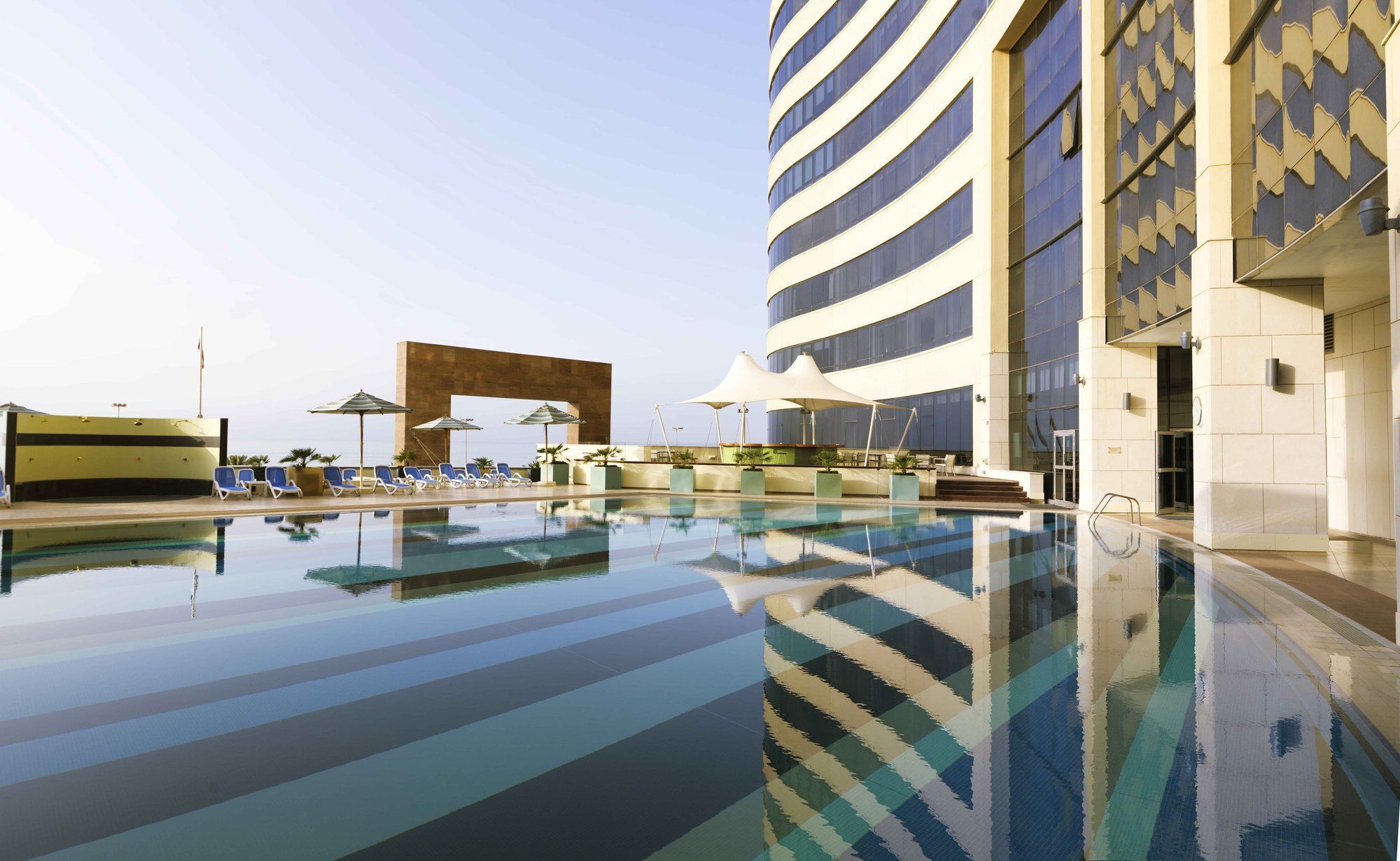 Hồ bơi ngoài trời 