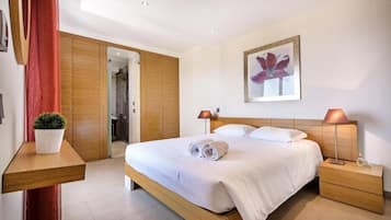 Iron/ironing board, rollaway beds