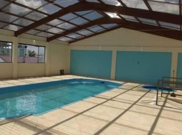 Piscine intérieure