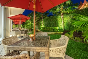 2 restaurants; breakfast, lunch, dinner and brunch served  - Ramada by Wyndham Phuket Deevana (Patong)