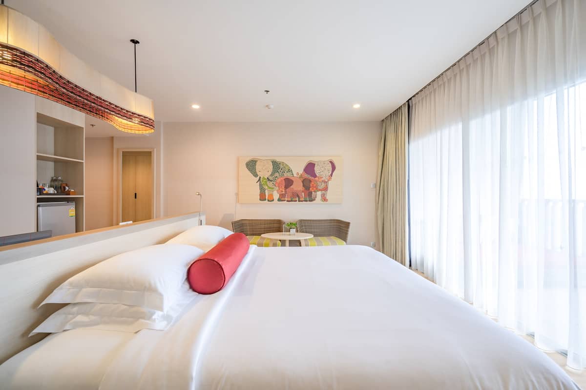 Suíte júnior | Roupas de cama premium, cofres nos quartos, escrivaninha