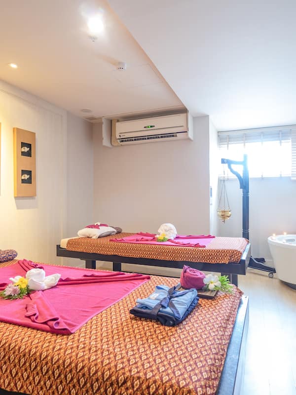 Espace de soins pour les couples, sauna, bain à remous, hammam