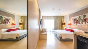 Deluxe Room - Breakfast | 高級寢具、房內夾萬、書桌、熨斗/熨衫板