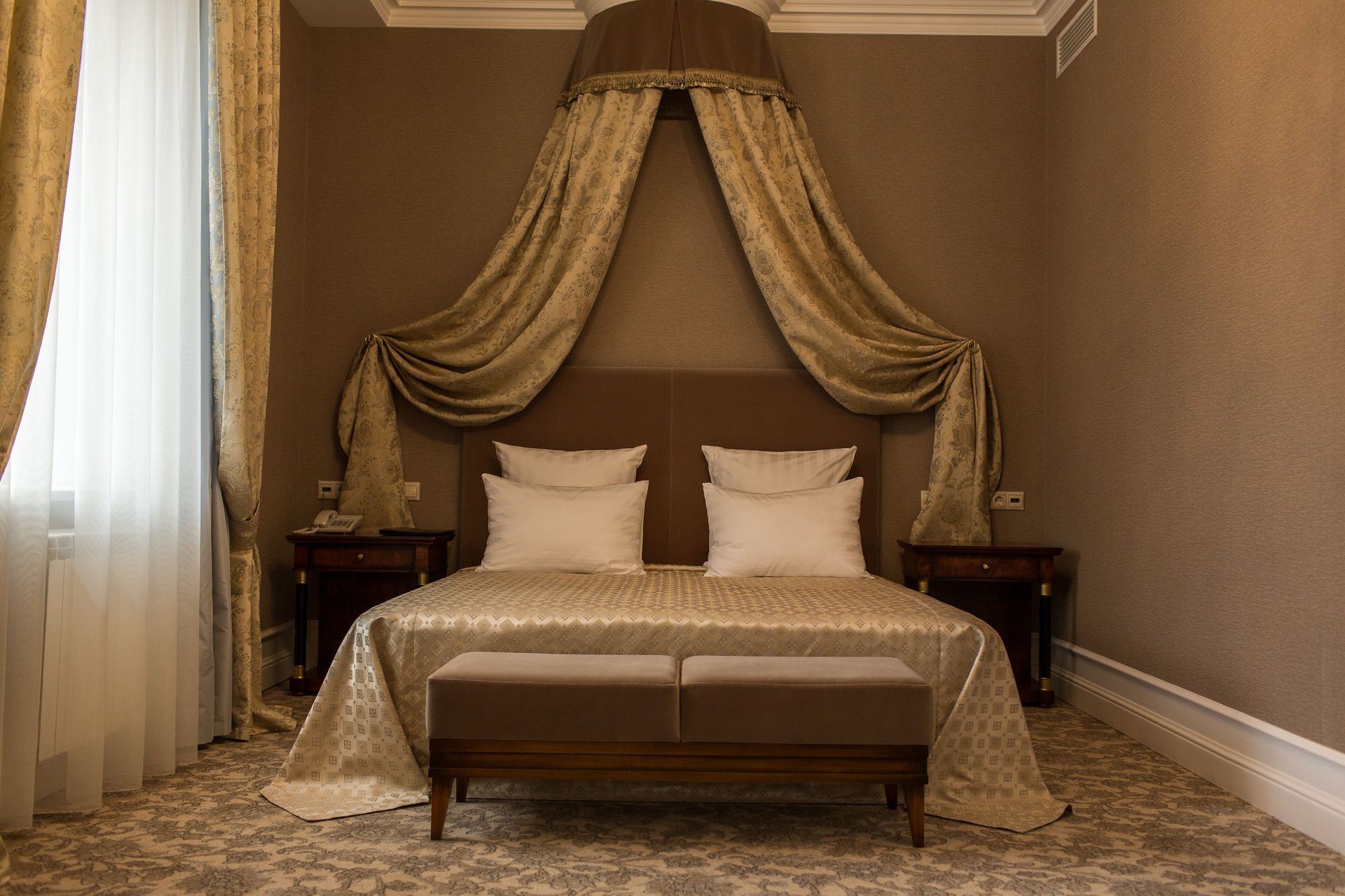 套房 | 迷你吧、書桌、摺床/加床 (收費)、免費 Wi-Fi