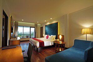 Executive Deluxe | Premium bedding, in-room safe, free WiFi, bed sheets - Puncak Pass Resort (Cipanas)