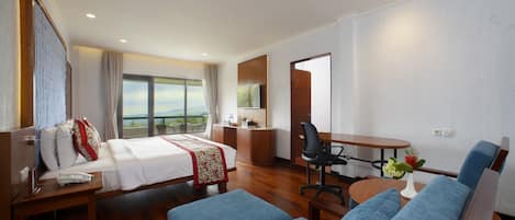 Executive Deluxe | Premium bedding, in-room safe, free WiFi, bed sheets