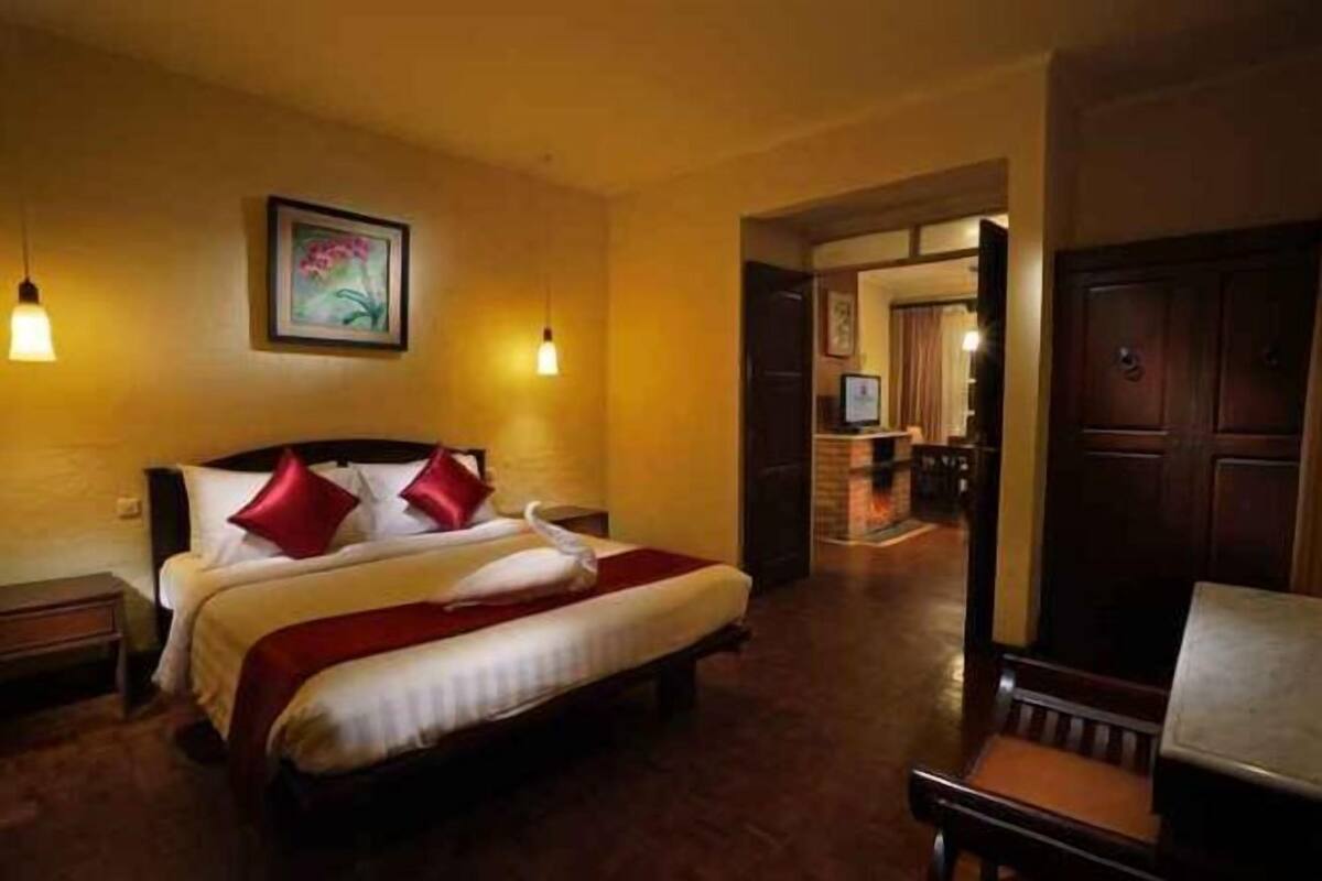 Premium bedding, in-room safe, free WiFi, bed sheets