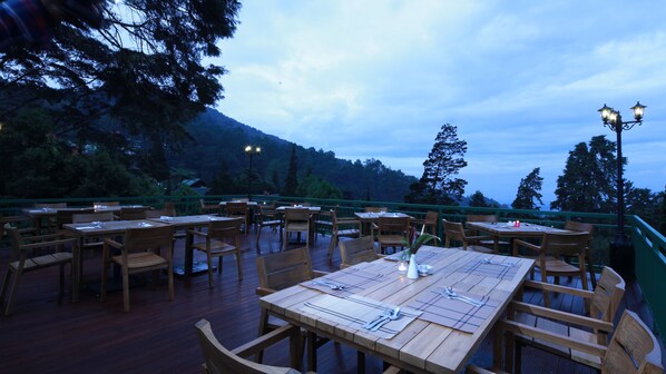 Frukostbuffé varje dag (IDR 151000 per person)