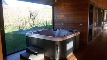 Tina de hidromasaje, baño de vapor y baño turco o hammam