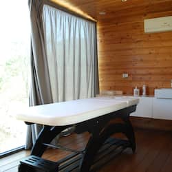 Hot tub, steam room, Turkish bath/hammam, body treatments