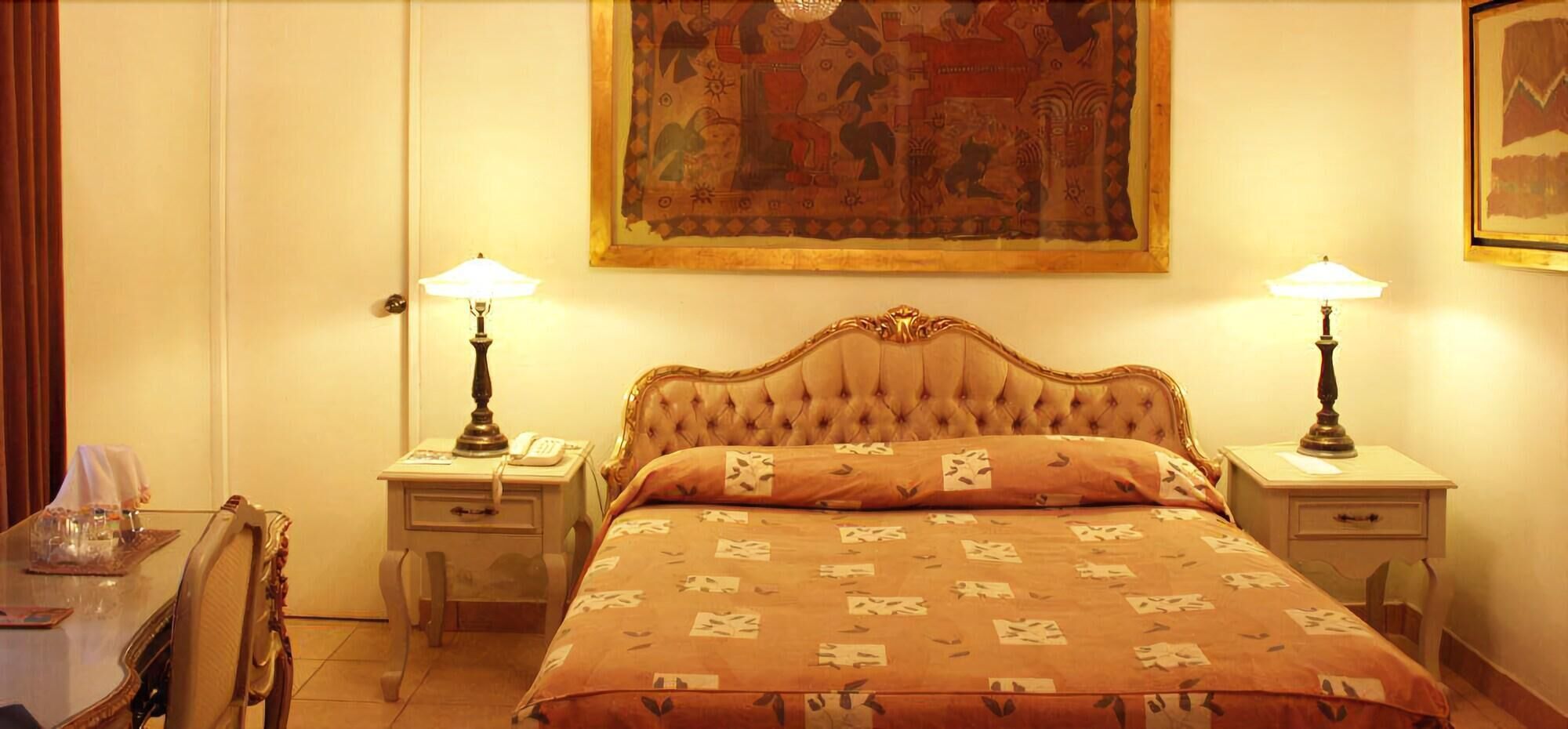 Minibar, coffres-forts dans les chambres, fer et planche à repasser