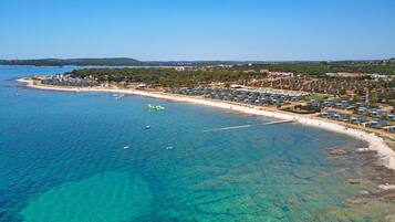 Am Strand, Sporttauchen, Wasserski, Windsurfen