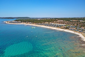 Plage, plongée sous-marine, ski nautique, planche à voile