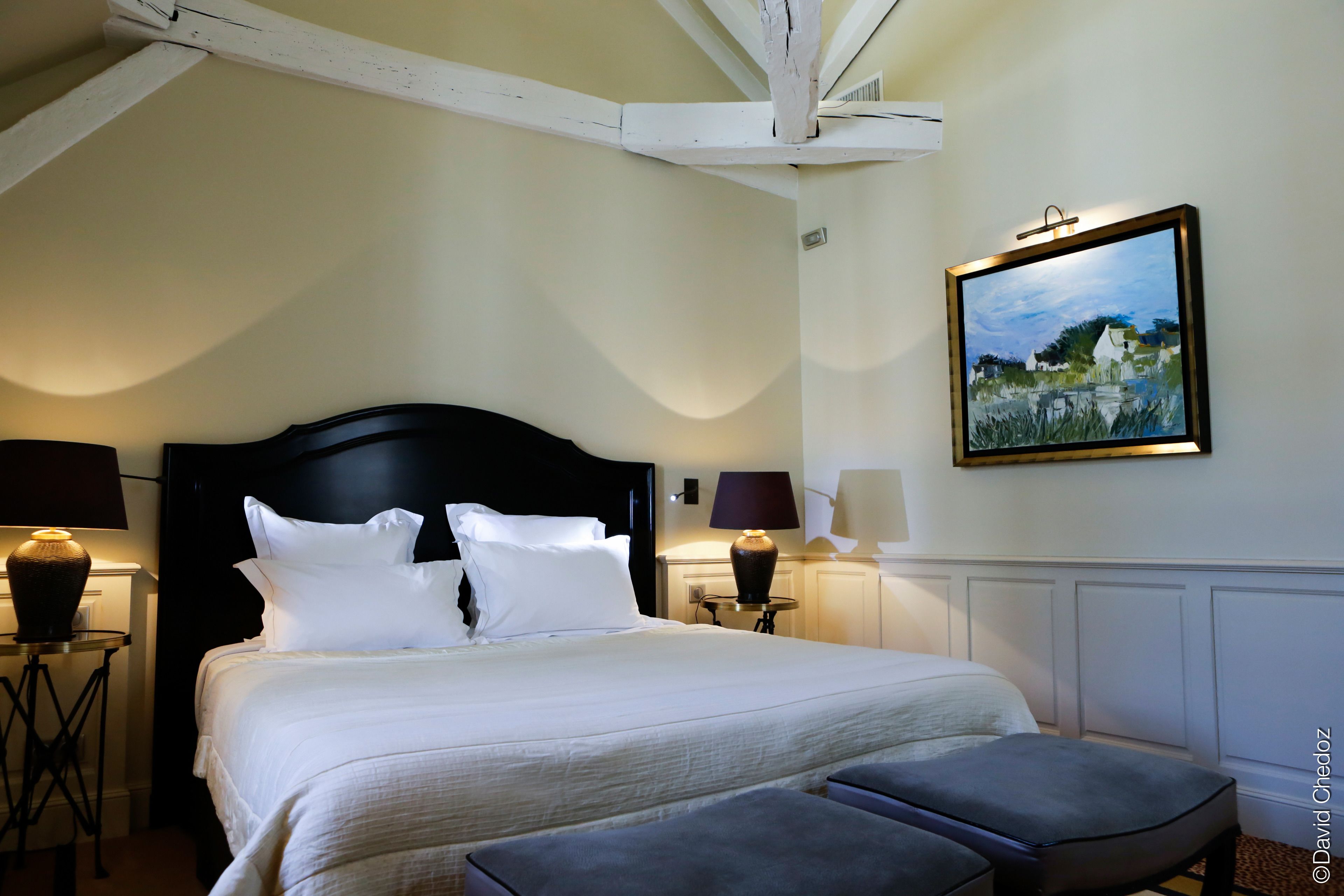 suite (privilège 1) | premium bedding, in-room safe, desk, soundproofing