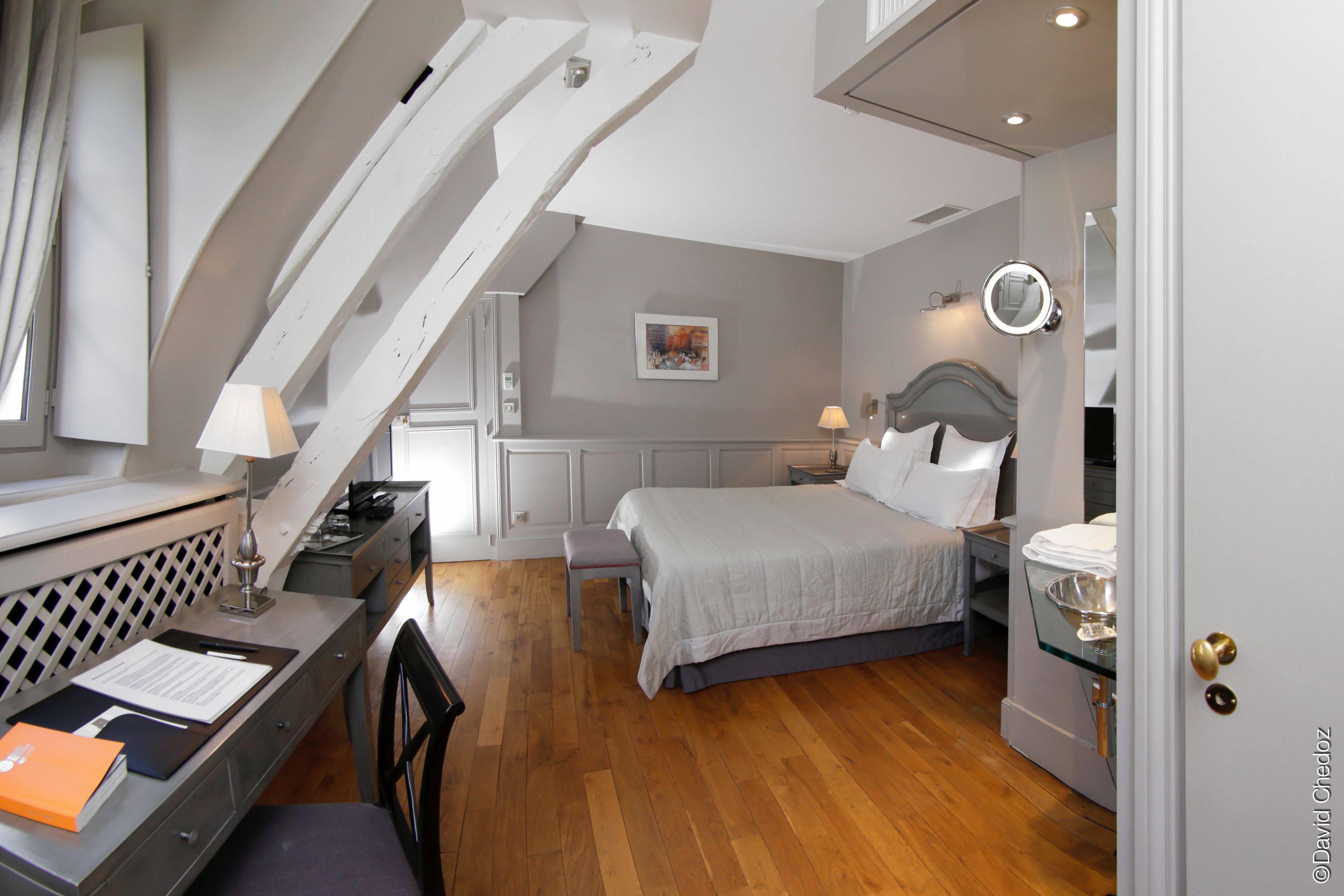 standard room (n 5) | premium bedding, in-room safe, desk, soundproofing