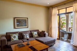 Bộ đồ giường cao cấp, két bảo mật tại phòng 