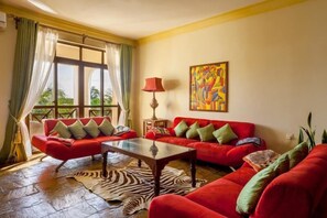 Bộ đồ giường cao cấp, két bảo mật tại phòng 