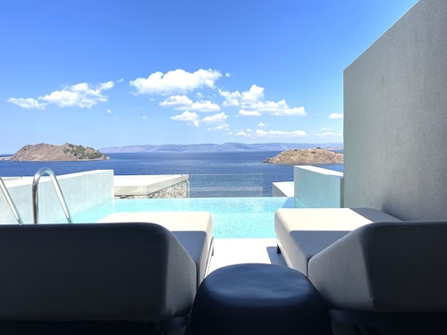 Eleia Seafront Rooms & Villas