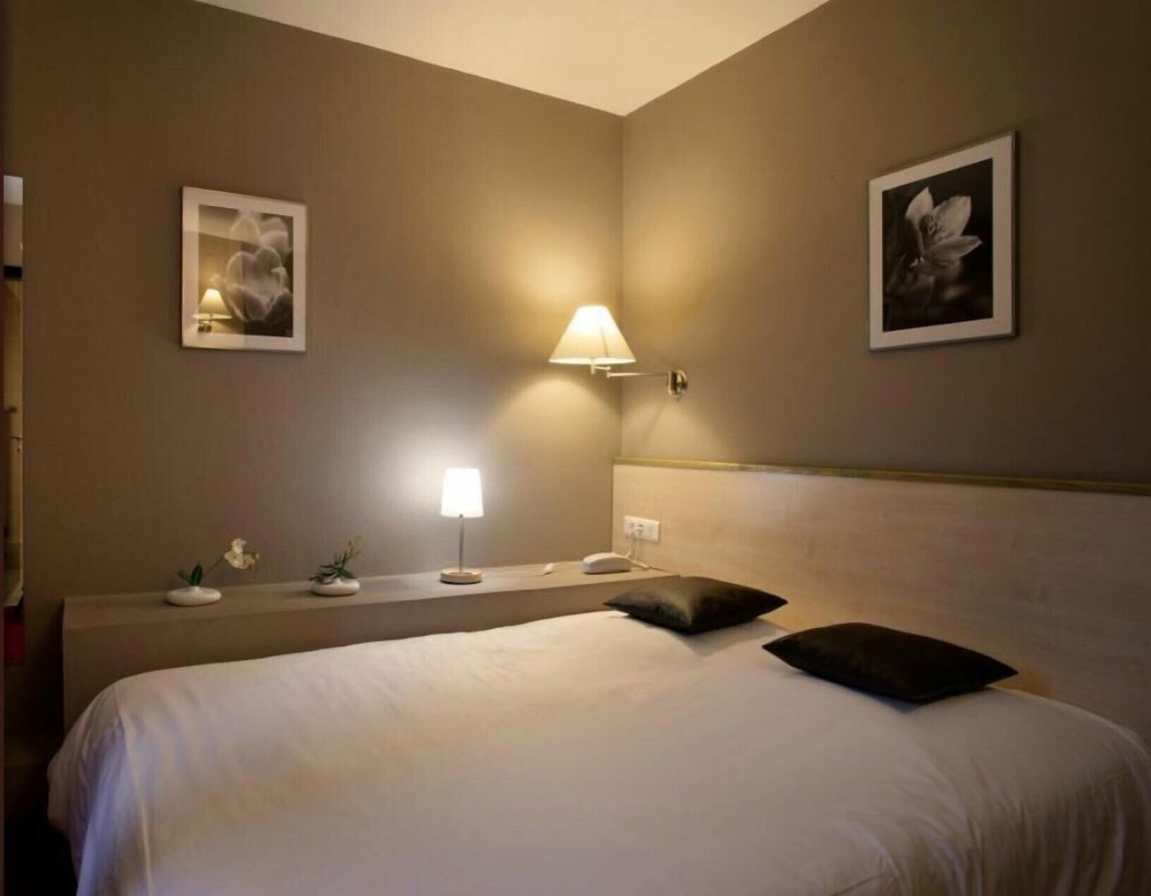 Desk, blackout drapes, iron/ironing board, free WiFi