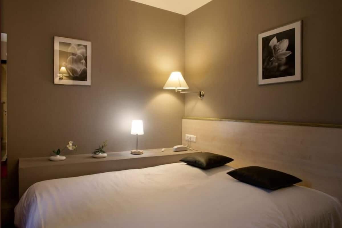 standard room, 1 double bed, non smoking | desk, blackout curtains, iron/ironing board, free wifi