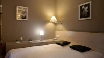 Standard Room, 1 Double Bed, Non Smoking | Desk, blackout drapes, iron/ironing board, free WiFi