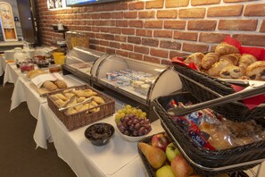 Tägliches Frühstücksbuffet gegen Gebühr