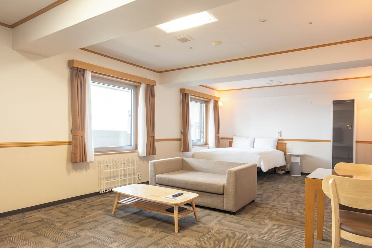 Suite Double Room | Desk, blackout drapes, free WiFi, bed sheets