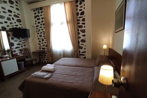 ツインルーム シティビュー | デスク、WiFi (無料)、ベッドシーツ