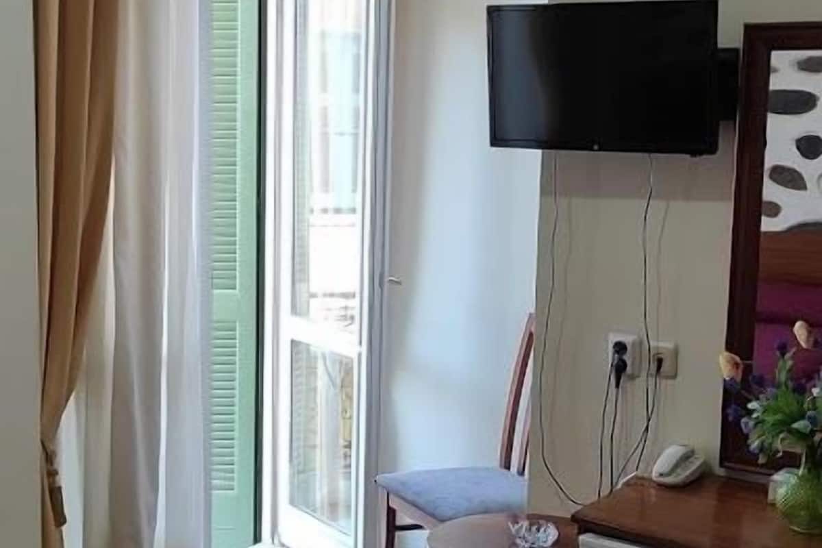 twin room, city view | desk, free wifi, bed sheets